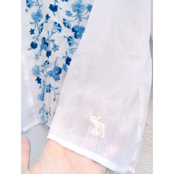 A&F Classy Embroidered Chiffon Top w/ 3/4 Sleeves (S) - Picture 3 of 7